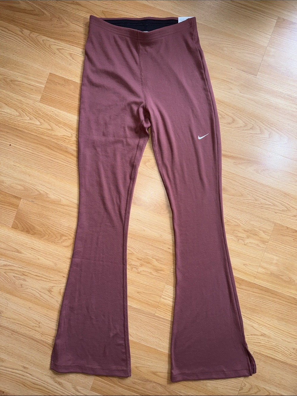 NWT Nike Maroon Flare Athletic Leggings Tight Fit Mid Rise Full Length Small